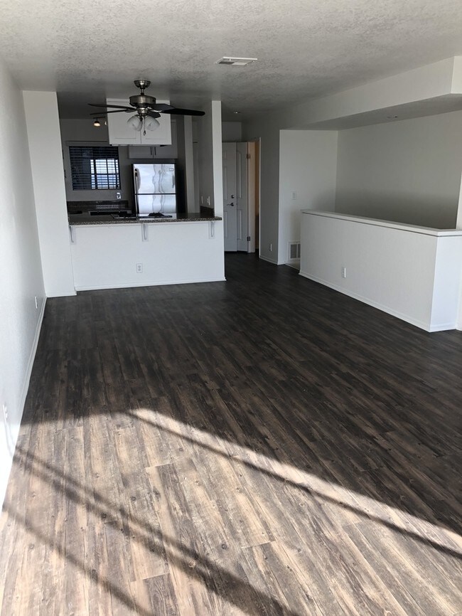 Building Photo - Spacious Town Home with Panoramic Ocean View