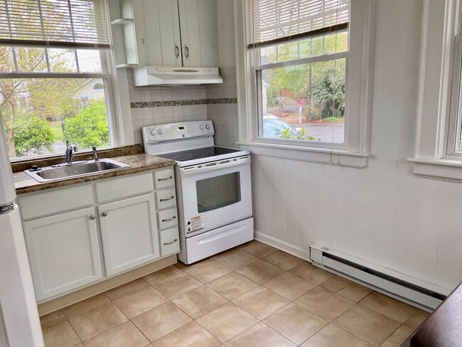 Building Photo - Athens Blvd