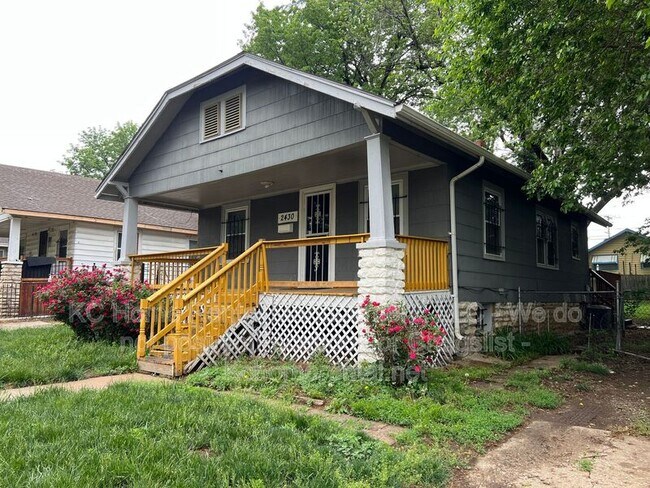 Foto del edificio - 2430 E 67th Terrace