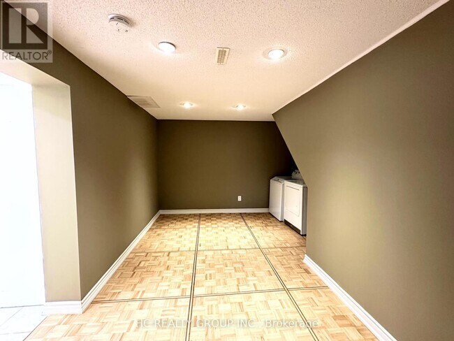 Photo du bâtiment - 96 Oakmeadow Blvd