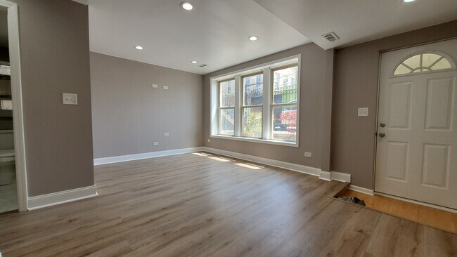 Foto del edificio - 928 W 32nd Pl