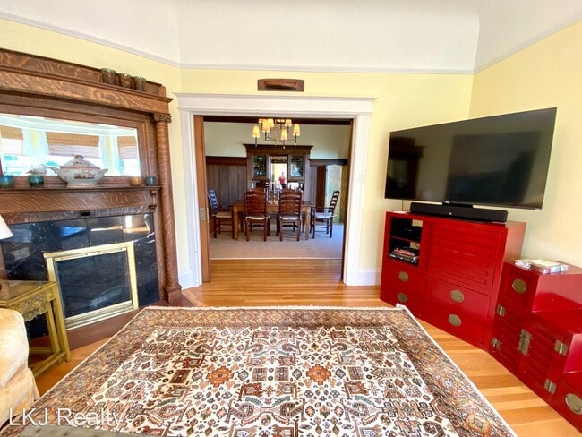 Foto del edificio - 3 br, 2 bath House - 104 Divisadero