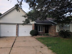 Building Photo - 723 Martin Ln