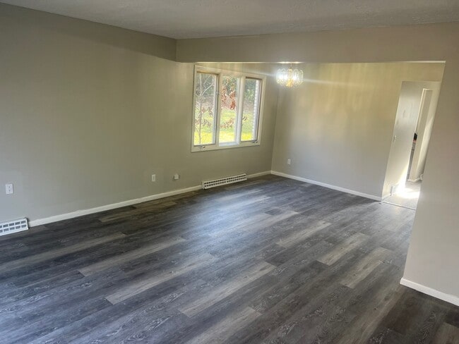 Building Photo - 2867 Thackeray Ave NW