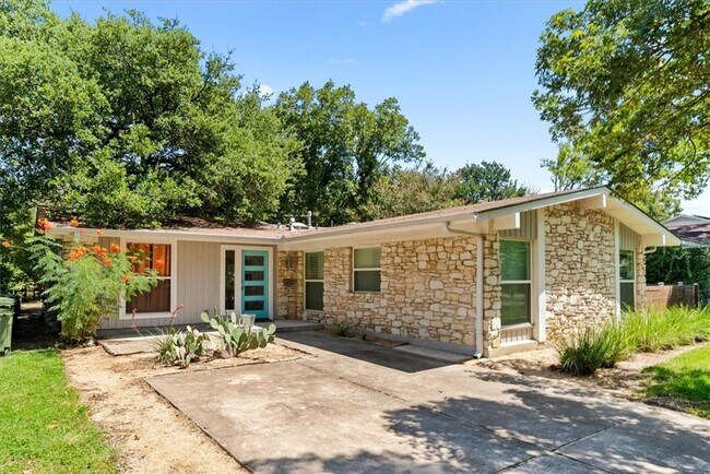 Building Photo - 2506 Spruceleaf Cir