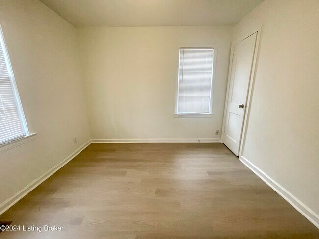 Foto del edificio - 3813 Powell Ave