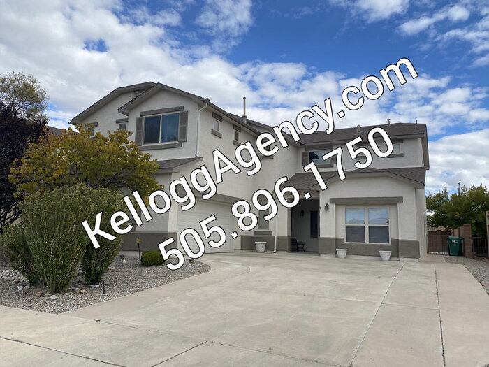 Foto principal - Large 5BR/2Story w/Balcony - Northern Meadows