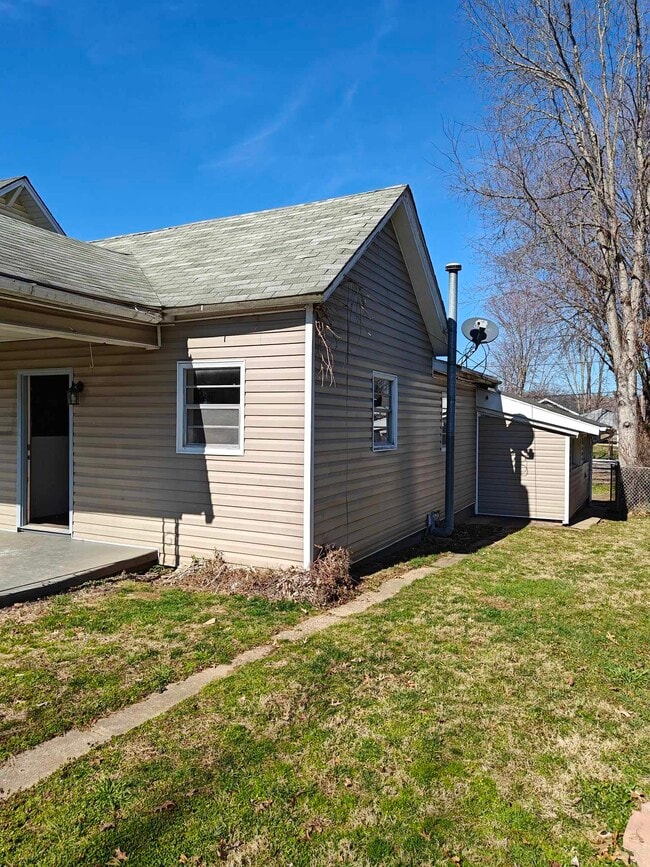 Building Photo - 2782 Latulle Ave