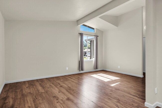Building Photo - Move-In Ready 3BR/2BA Near UC Davis, Pets Welcome