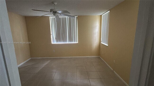 Foto del edificio - 2103 Renaissance Blvd