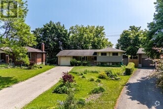 Building Photo - 285 Thorncrest Dr