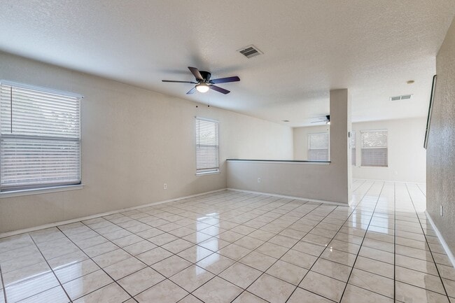 Building Photo - BEAUTIFUL 4-BEDROOM HOME NEAR UTSA