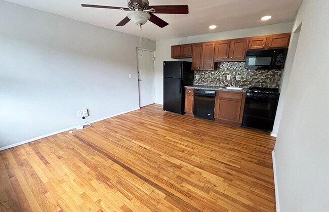 Foto del edificio - 558 Lowell Ave