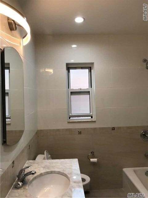 Foto del edificio - 58-28 210th St