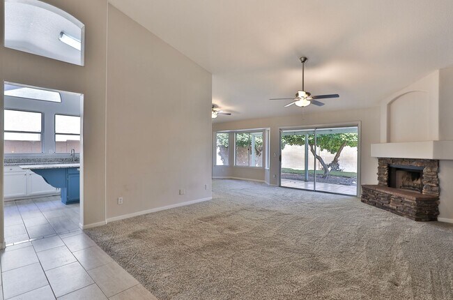 Foto del edificio - Pet Friendly 5-bedroom, 3 bath Home w/ Pool and Finished Basement