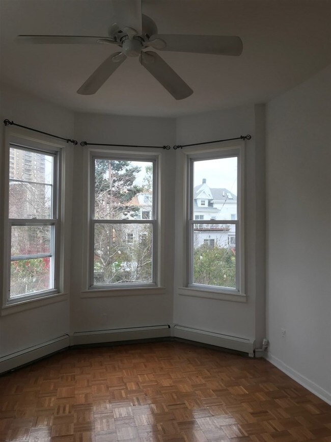 Building Photo - 5107 Boulevard E