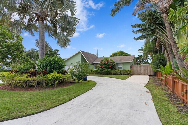 Building Photo - 2996 Cardinal Dr