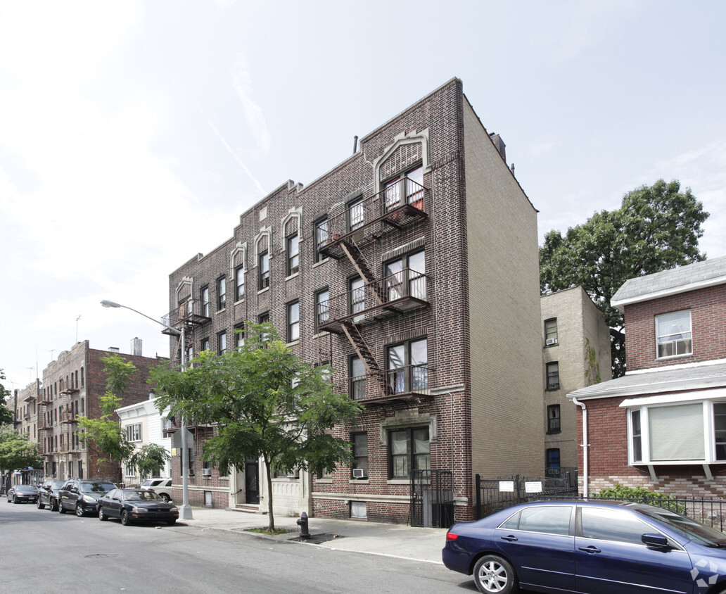 Building Photo - 964 E 15th St