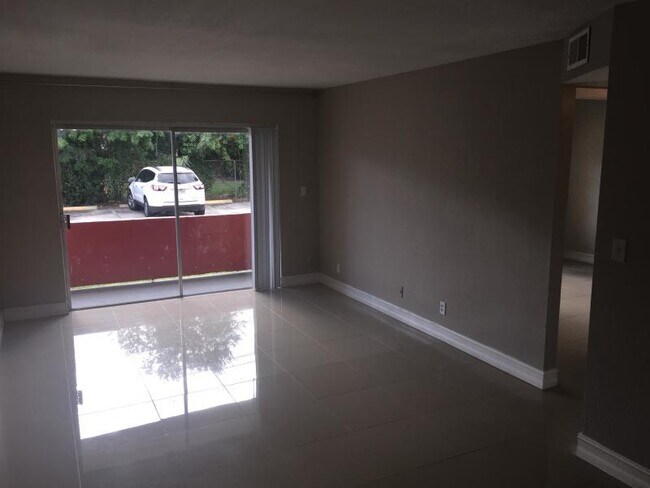 Foto del edificio - 251 Bonnie Blvd