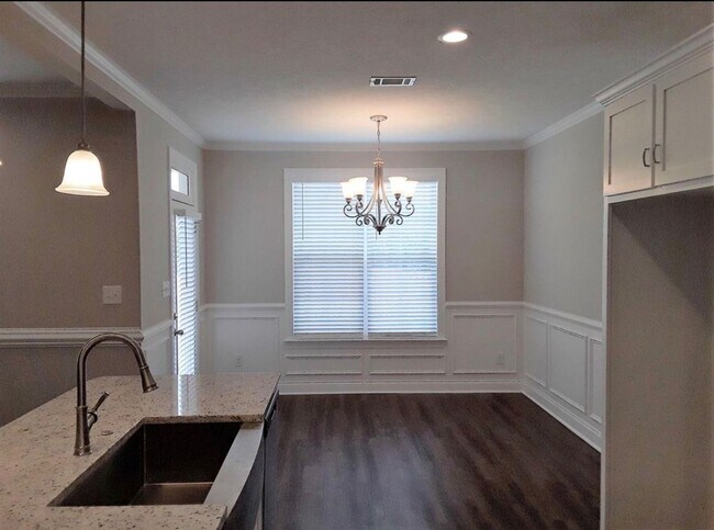 Foto del edificio - Beautiful Home 4 bedroom 3 bath