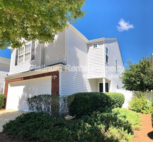Building Photo - 202 Ilex Dr