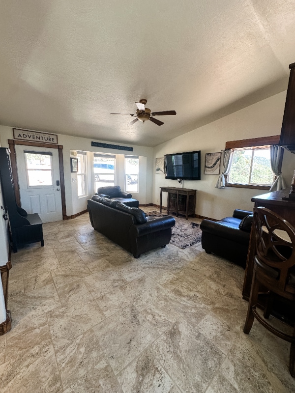 Building Photo - 462 E Pine View Dr