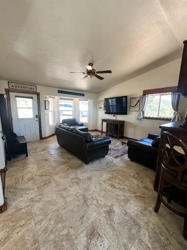 Foto del edificio - 462 E Pine View Dr