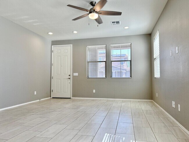 Foto del edificio - 152 N 56th Pl