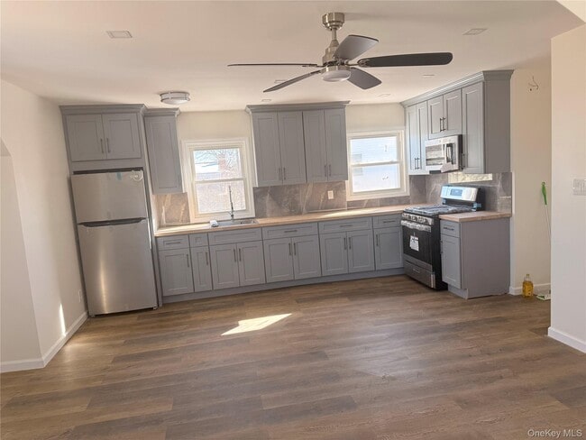 Foto del edificio - 351 Roquette Ave