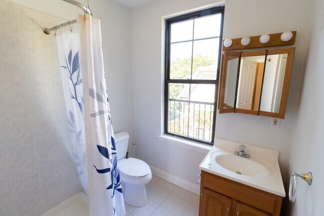 Foto del edificio - 531 Norwest Dr
