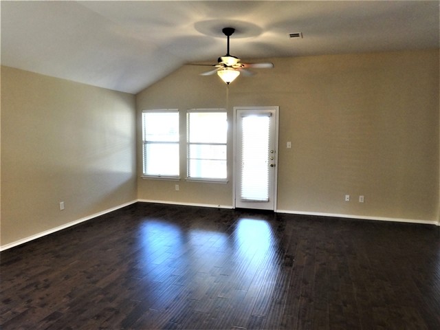 Foto del edificio - 406 Fireberry Dr