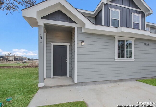 Foto del edificio - 1 month free APRIL at Stadium Pointe- Tucked Away & Spacious in Northwest SA