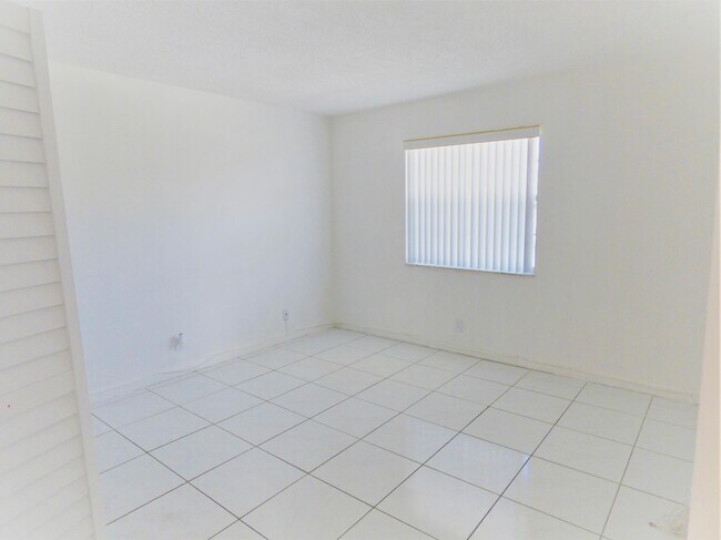 Foto del edificio - 3777 NW 78th Ave