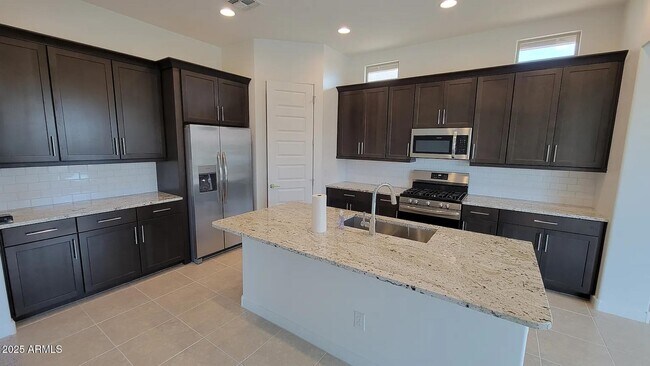 Foto del edificio - 3239 N 197th Ln