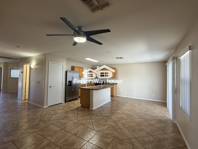Building Photo - 2607 S 71st Dr