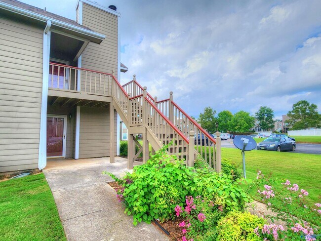 Building Photo - 275 Waters Edge Ln