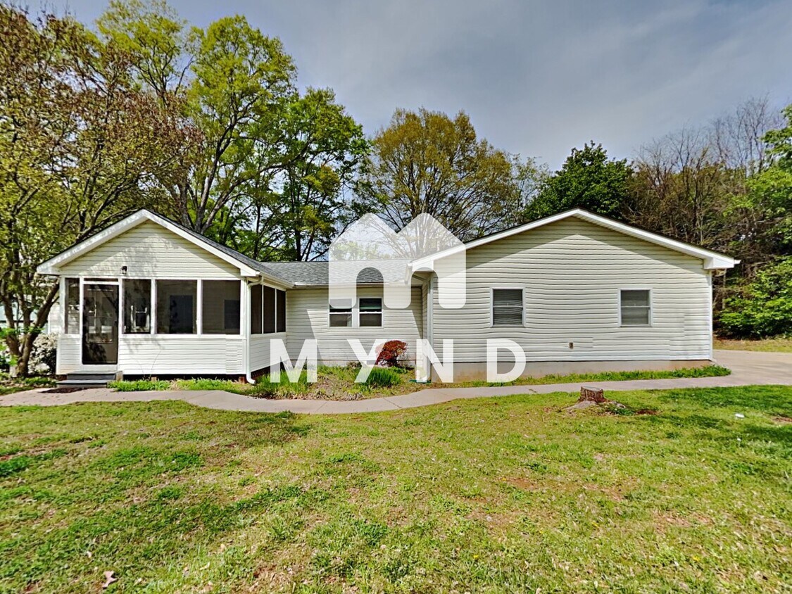 Foto principal - 12822 Hamilton Rd