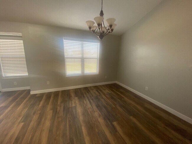 Building Photo - Wonderful Custom Home w/ Large Lot, Conven...