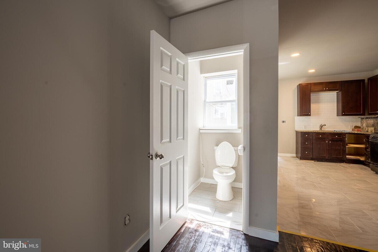 Foto principal - 5964 Warrington Ave