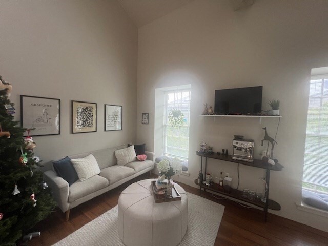 Building Photo - 33 3rd Ave