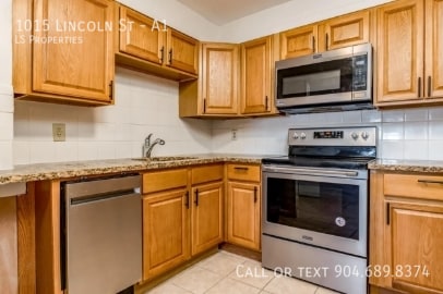 Building Photo - 1015 Lincoln St