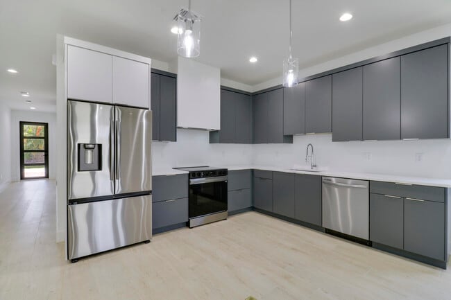Building Photo - 17780 Thelma Ave