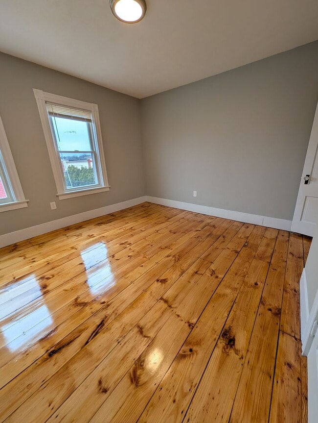 Building Photo - ? Recently Renovated 2-Bedroom Apartment ?