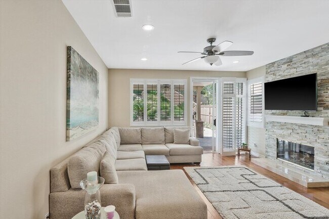 Foto del edificio - Welcome to this stunning 4-bedroom, 3-bath...