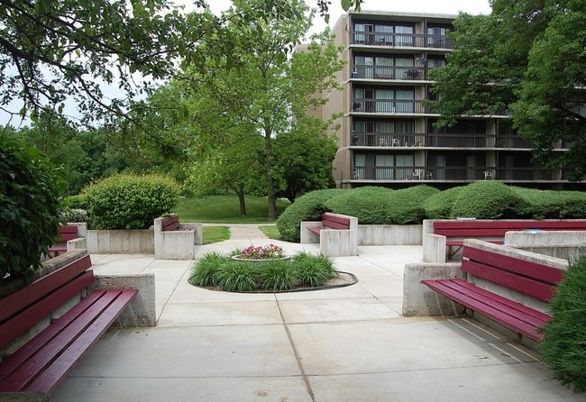 Building Photo - 128 N Arbor Trail