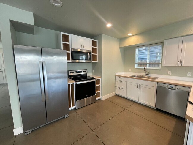 Building Photo - Columbia Falls Townhome