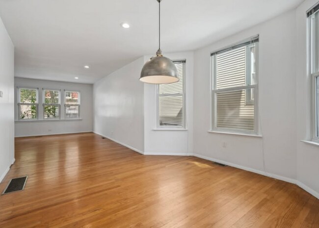 Foto del edificio - 1637 W Barry Ave