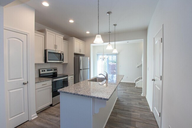 Foto del edificio - BEAUTIFUL 2 Bedroom Townhome in Cox Mill District - SPRING SPECIAL