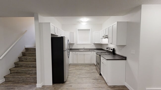 Building Photo - 9715B 112 Ave