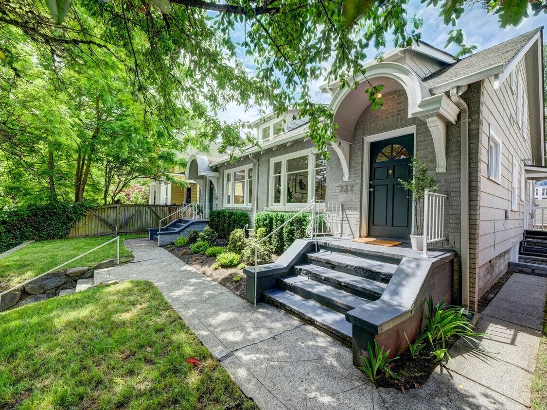 Primary Photo - 3 Bedroom Townhome in North Capital Hill